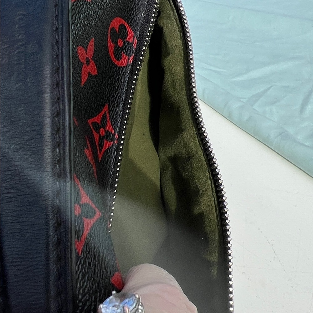 Louis Vuitton limited edition Monogram Infrarouge Pochette Metis bag. - Picture 4 of 11